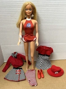 Lote de 11 muñecas Barbie TNT Malibu 1976 vintage con traje de baño rojo, ropa, cepillo - Imagen 1 de 11