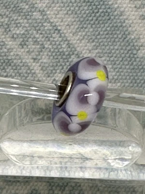 Auténtico Trollbeads ÚNICO EN SU CLASE lavanda, blanco y amarillo sobre lavanda UU, nuevo (102) Foto 1 de 4