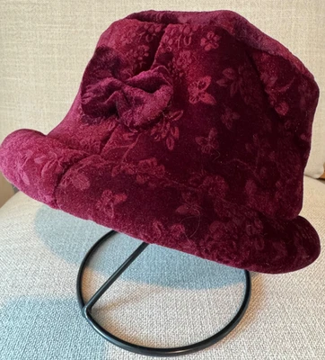 Nuevo Acogedor Invierno Arándano Rojo Terciopelo Diseño Floral Cubo Estilo Sombrero Talla Adulto Foto 1 de 4