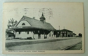 1932 POSTCARD UNION PACIFIC RAILROAD TRAIN DEPOT & HOTEL SIDNEY NEBRASKA pkj - Picture 1 of 2