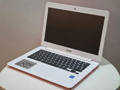 Asus C300M Chromebook 32GB 2GB RAM 13.3" Laptop Faulty - Image 1 of 4
