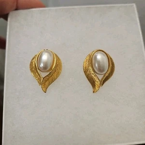 Pendientes Napier Vintage Perla Imitación Tono Dorado Pluma Tachuela - Imagen 1 de 7
