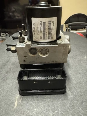 2010-2014 Ford Expedition Navigator ABS Anti Lock Brake Pump DL14-2C405-DB - Image 1 of 4