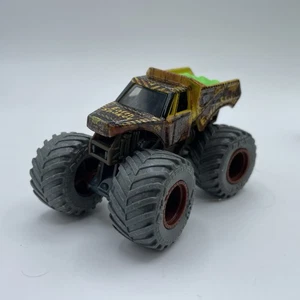 Spin Master Monster Jam Earth Shaker Zombie Vs Camion Cacciatore Nuovo 1:64 - Foto 1 di 2
