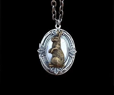Collar Medallón Conejo Conejo, Latón Antiguo y Plata, Colgante Victoriano Vintage Foto 1 de 4
