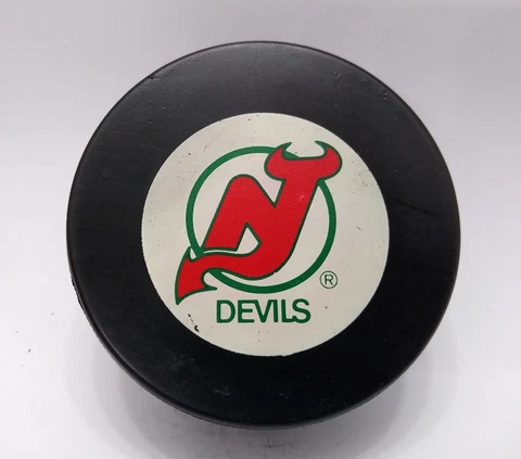 1986-92 New Jersey Devils Official NHL Hockey GAME PUCK Zeigler GT0 Cover