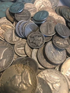 Valore nominale $1 - 90% argento spazzatura Stati Uniti Lotto di monete - mezzo dollaro, quarti o cifre - Foto 1 di 2