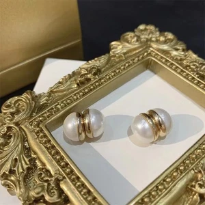 Chic Magnetic Pearl Clip Ons No Piercing Required Comfortable and Stylish - Picture 1 of 15