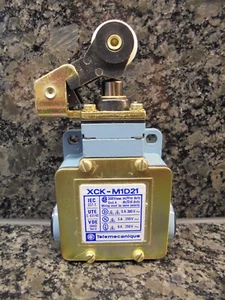 Botón de rodillos Telemecanique XCK-M1D21 5A 380V interruptor final interruptor de posición NUEVO DE LOTE ANTIGUO - Imagen 1 de 6