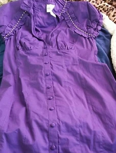 CLEARANCE! STUDDED PURPLE DESIGN BUTTON DOWN Hi collar SIZE MEDIUM - Picture 1 of 2