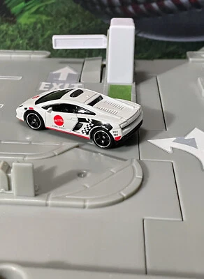 2013 Matchbox Lamborghini Gallardo White (Loose) No Card - Image 1 of 4