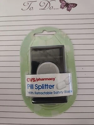 DIVISOR DE PASTILLAS con Hoja de Seguridad Retráctil, Color Negro Foto 1 de 4