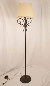 PIANTANA LAMPADA TERRA ART.930 FERRO BATTUTO FORGIATO PARALUME PERGAMENA LIBERTY - Picture 1 of 2