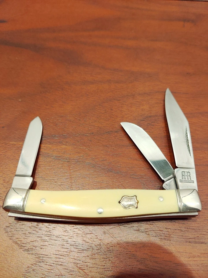 RR602 Rough Rider 黄色 Delrin Stockman 口袋刀  — 第 1/4 张图片