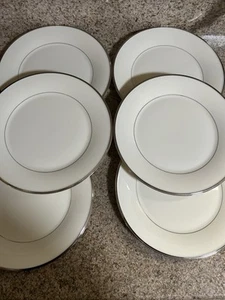 Juego de 6 platos Lenox solitario cena 10,75" marfil platino borde usado en excelente estado - Imagen 1 de 5