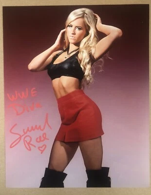 WWE Diva Summer Rae 亲笔签名 8x10 — 第 1/2 张图片