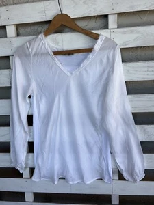 Gigi Moda Women’s White Top Size S/M Italian Silk Viscose Frayed V Neck Shirt - Picture 1 of 18