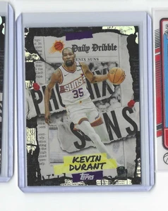 2025-26 Topps Basketball DD-9 Kevin Durant Daily Dribble Phoenix Suns - Bild 1 von 2