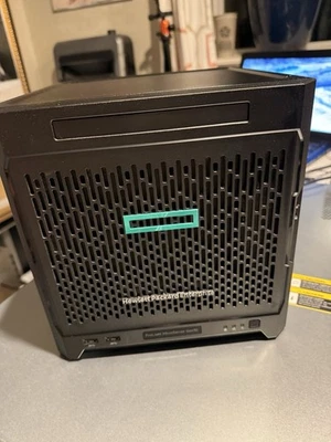 HP ProLiant MicroServer Gen10 AMD Opteron X3216 | 16 GB | 2x500 GB - SSD | 2x3 TB - Immagine 1 di 4