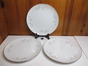 Juego de 3 platos de cena florales blancos de porcelana fina de 9 3/8" St. Regis Japón - Imagen 1 de 6
