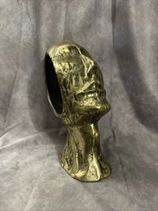 Moderne abstrakte Skulptur "Hohlkopf" - goldstrukturierte Oberfläche  - Bild 1 von 10