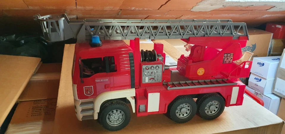 Bruder camion pompieri scala 1/16 - Immagine 1 di 2