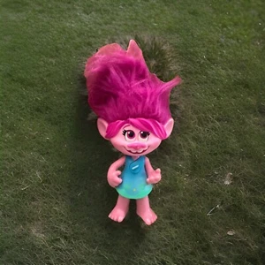 DreamWorks Trolls World Tour Pop To Rock Poppy Singing Doll 2019. No Guitar - Picture 1 of 4