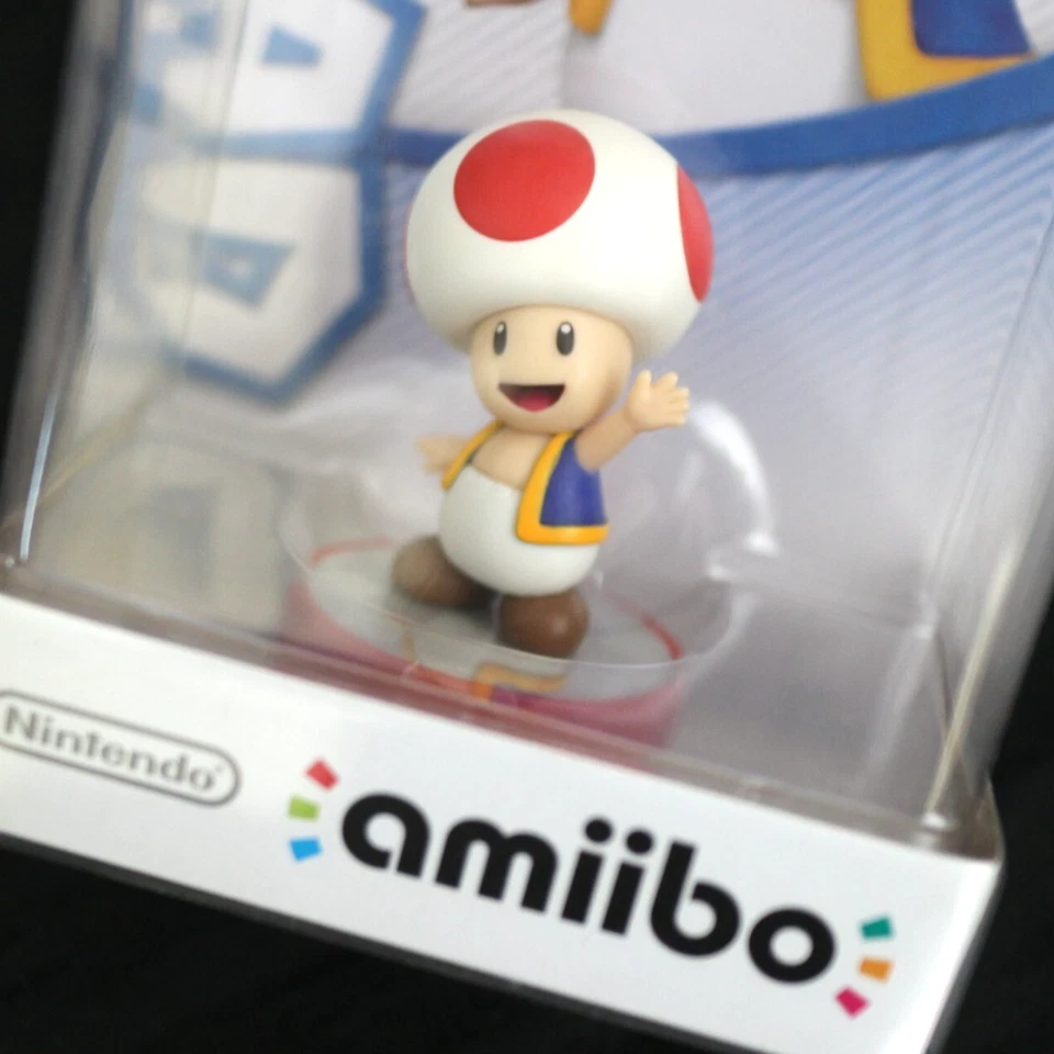 Toad Amiibo Nintendo Super Mario Figure first print NA