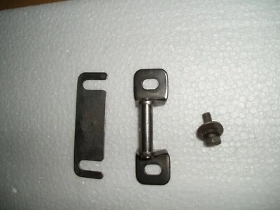 Mazda rx3 *FÁBRICA-TRASERO-PARTE INFERIOR-PESTILLO**HTF**1973 rx-3-wagen-solo Foto 1 de 4