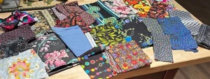 Fabric Scraps Bright mostly Florals on Black/DkBrn 1.1 lbs - Picture 1 of 1