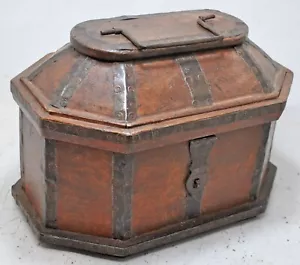 Vintage Wooden Dome Shaped Storage Box Original Old Hand Crafted Painted - Picture 1 of 10