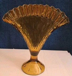 "Florero abanico pavo real ámbar de vidrio Fenton de colección - acolchado con diamantes, con volantes - 7,5""" - Imagen 1 de 6