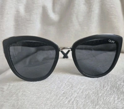 Óculos de sol Quay Australia My Girl Back armação tom prata. (1 - Imagem 1 de 4