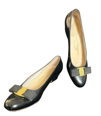 Zapato Salvatore Ferragamo Vara Pump Negro Charol Arco Mujer Talla 7 Italia Foto 1 de 4