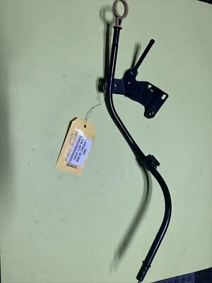 Tubo de varilla de medición de aceite de motor de 2009 Pontiac G6 2,4 a87 Foto 1 de 3