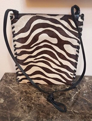 Bolsa tiracolo couro preto cabelo vaca zebra FOSSIL VINTAGE - Imagem 1 de 4