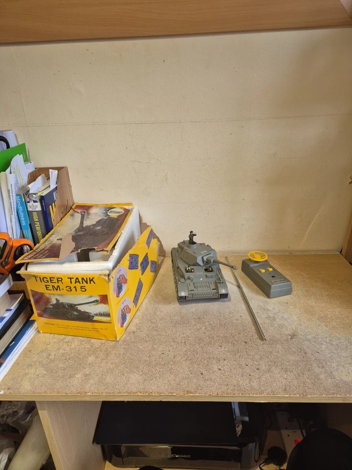 Remote Control Tiger Tank EM-315 *Read Description * (L4) - Image 1 of 4