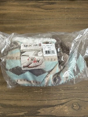 Women's Muk Luks Teal Geo Slipper Boots Black White S/M NWT - Image 1 of 3