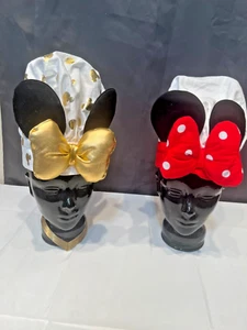 Set 2 Disney rot & weiß Minnie Mouse Kochmütze gepunktet Schleife & goldene Schleife Einheitsgröße neu ohne Etikett - Bild 1 von 5
