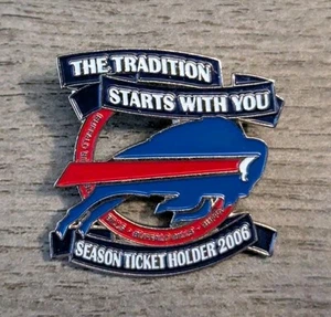 New-Old-Stock Buffalo Bills NFL Football Team '06 Season Ticket Holder Lapel Pin - Bild 1 von 5