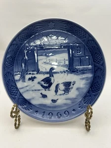 Vintage Royal Copenhagen 1969 Christmas Plate "in The Old Farmyard” Geese - Picture 1 of 5