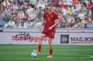 Fußball - Dean Huijsen - handsigniertes 12x8 Zoll Foto - Roma - COA - Bild 1 von 1