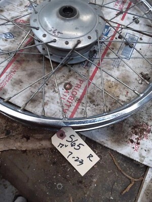 Llanta delantera Honda S65 1966 17 pulgadas R Foto 1 de 4