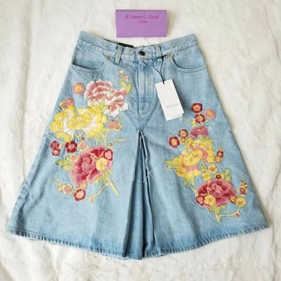GUCCI Bermuda Denim Short Size 8 Soave Amore Wide Cut Embroidered NWT $1,980 - Image 1 of 4