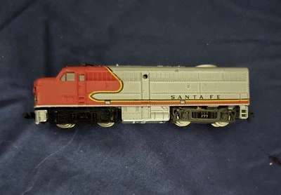 N Scale Model Power  7534 FA 2 Sante Fe Locomotive  Pre-owned  - Image 1 of 4