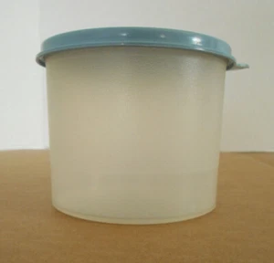 Tupperware Round Clear Storage Container #250 with Blue Lid O35 - Picture 1 of 7