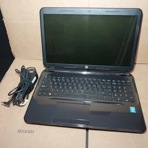 HP 15-D038CA 15.6" Laptop 8GB DDR3 + Charger *Powers On No Display For Parts* - Picture 1 of 10