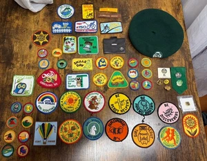 Vintage Pfadfinder Set 1980er Patches Pins Kangol Baskenmütze Schärpen Brownie Junior 50+ - Bild 1 von 16