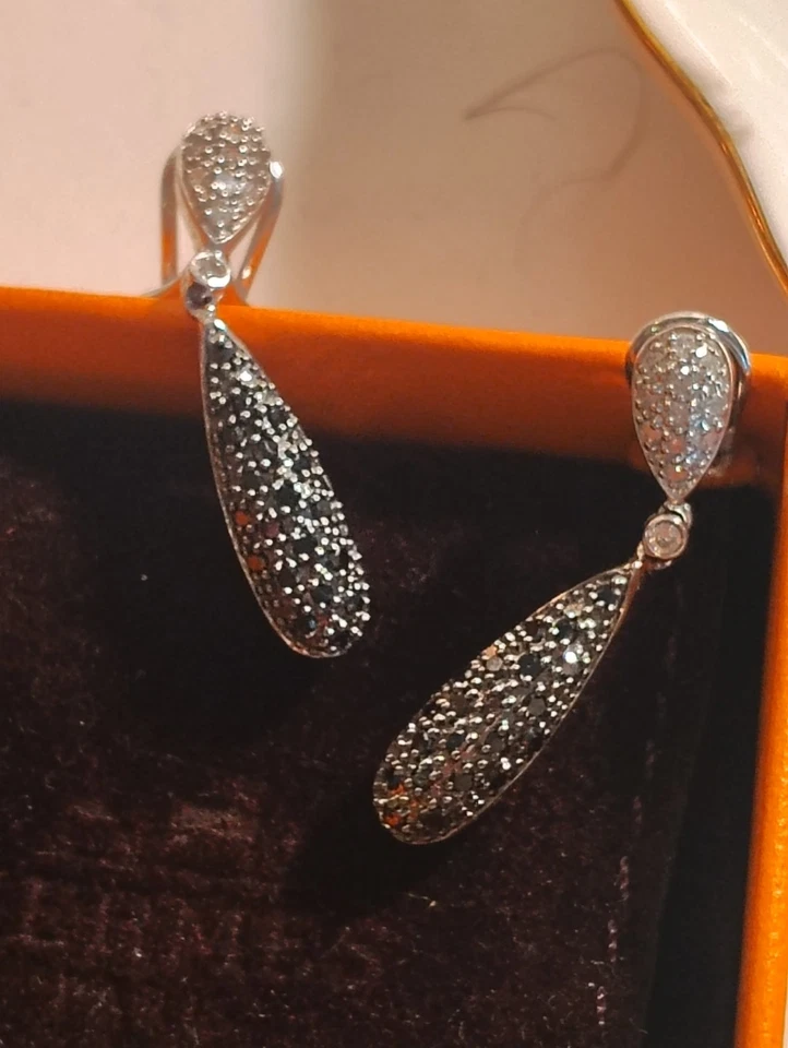 Absolutamente Impresionantes Pendientes Vintage Oro Blanco 14kt Diamante Blanco y Negro  Foto 1 de 4