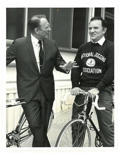 ART LINKLETTER & REV. BOB RICHARDS (1969) ~ ORIGINAL PUBLICITY PHOTO 8X10 B&W - Picture 1 of 3